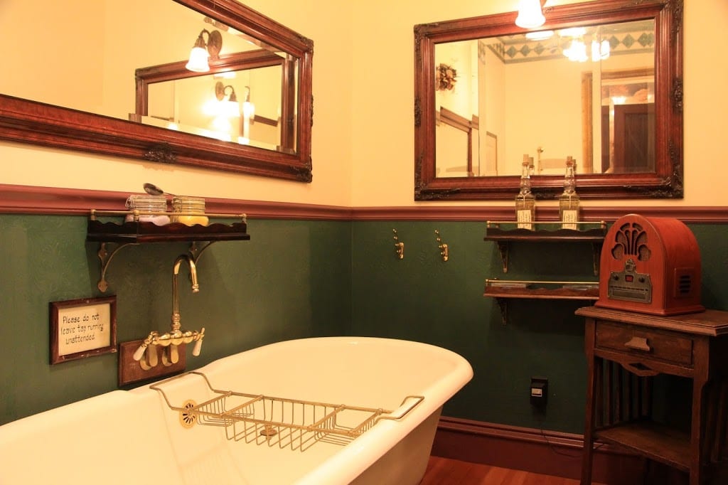 Soaking tub for two