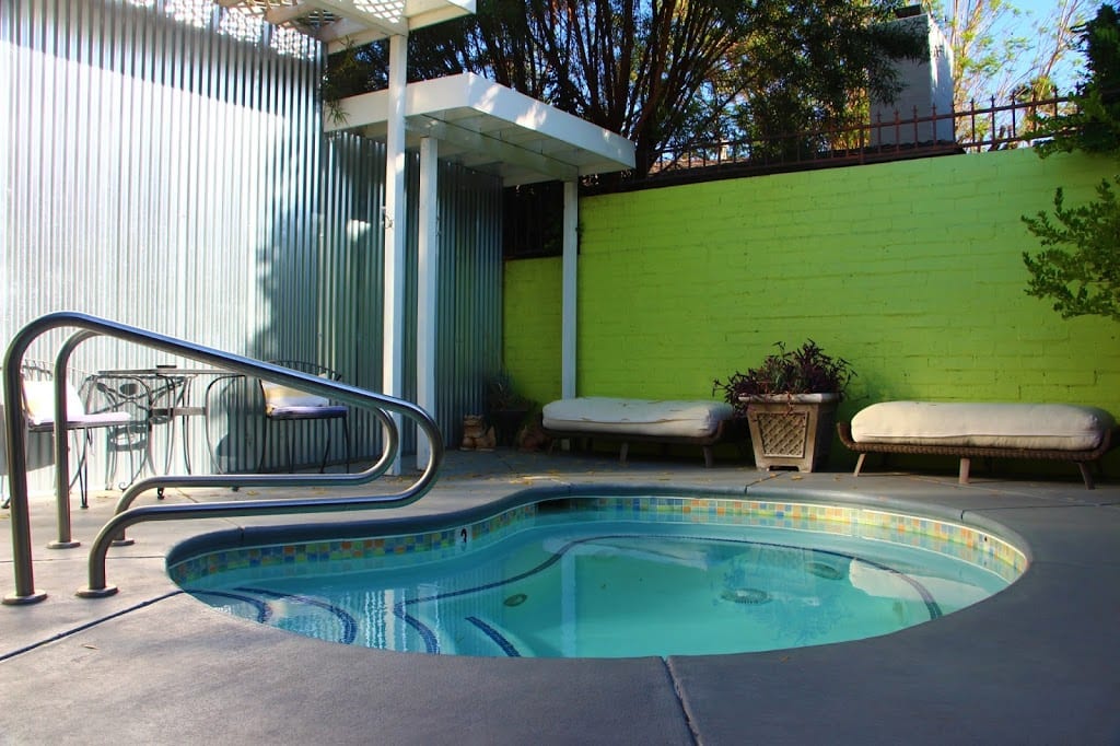 Hot tub at the Avanti Hotel