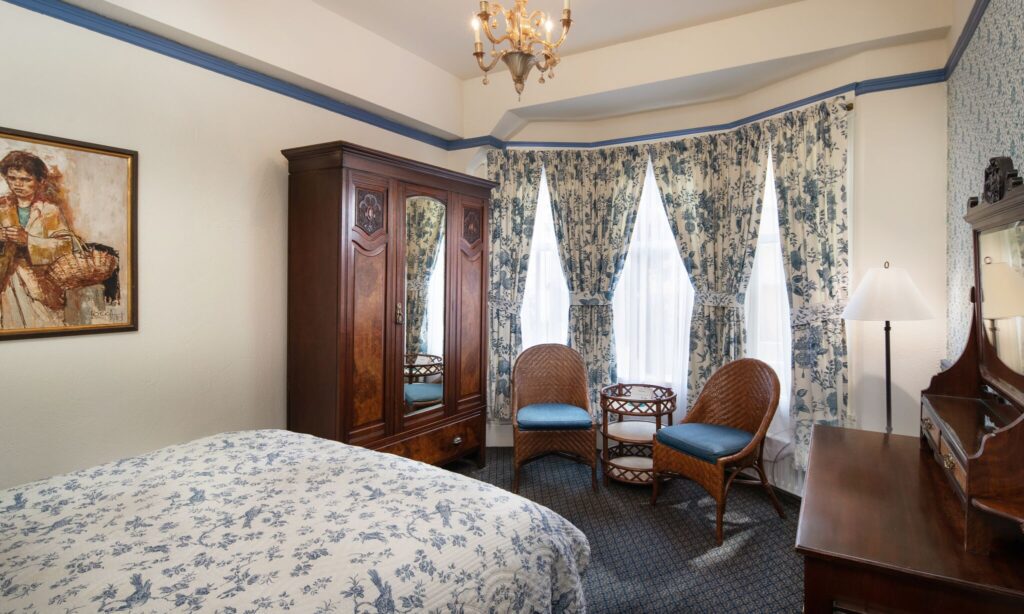 Guest room at the Golden Gate Hotel