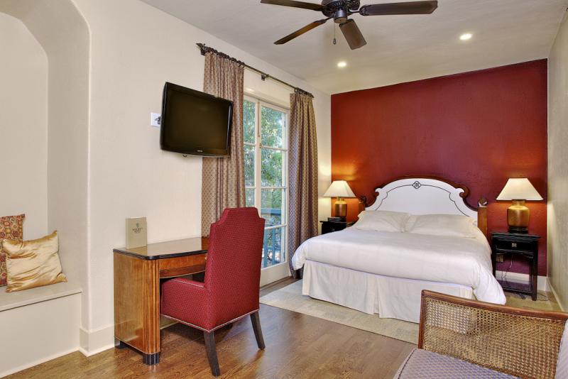 Guest room at the Bancroft Hotel