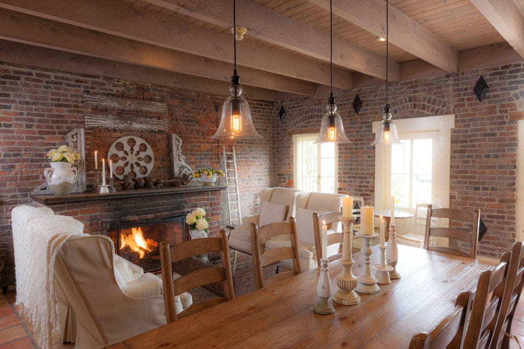 Dining room of the Maison Fleuriee