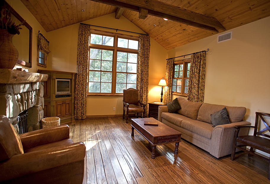 Interior of the Creekside Cottages at Circle Bar B Ranch