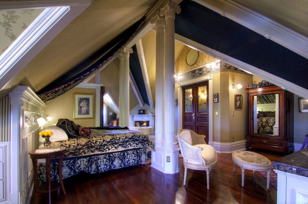 Empire Suite at Gingerbread Mansion Inn