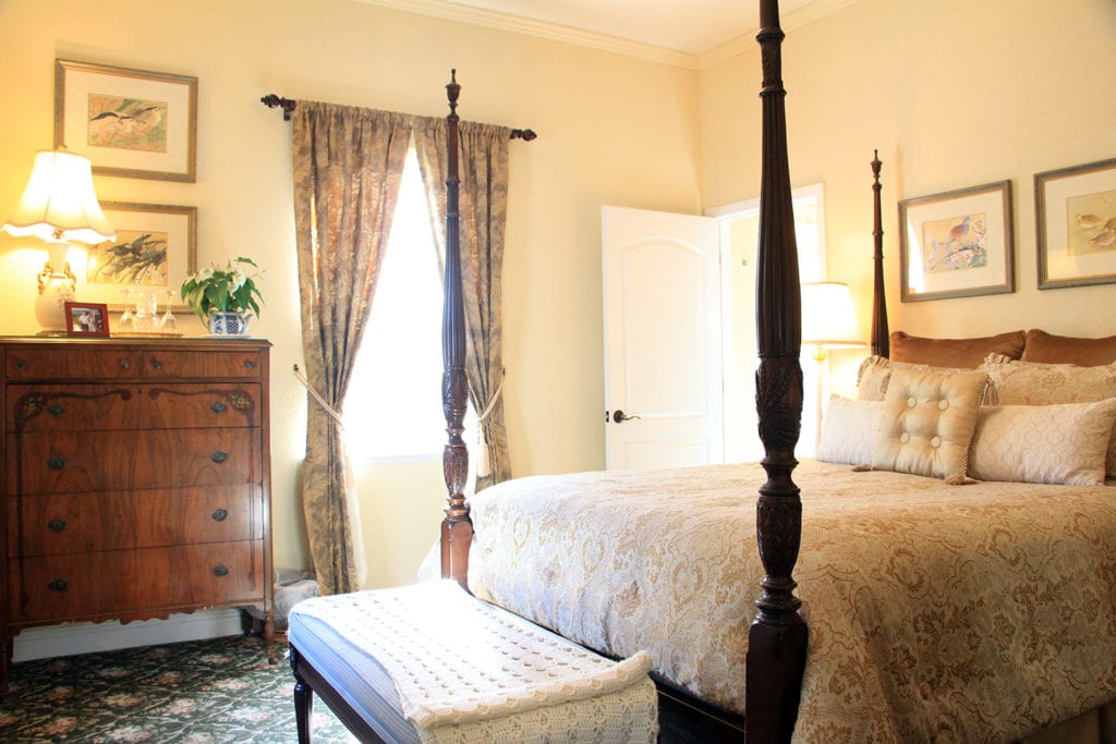 Brenda guest room at Yosemite Rose Bed & Breakfast