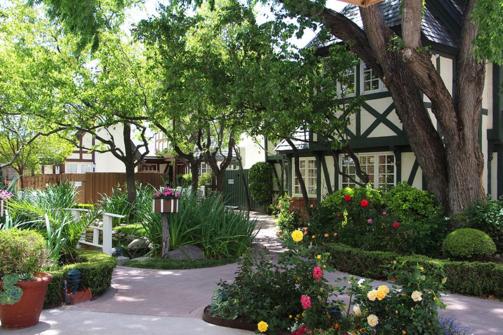 Garden paths at Wine Valley Inn & Cottages