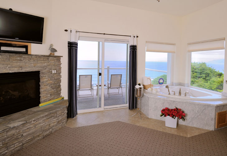 Fireplace and Jacuzzi tub at the Spyglass Inn