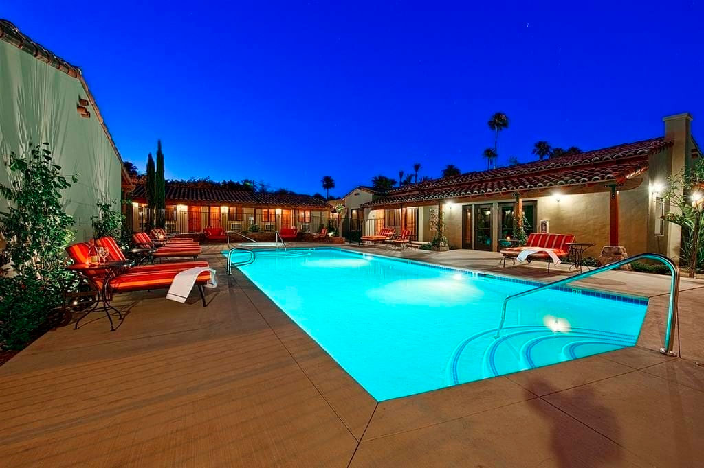 Los Arboles Hotel pool
