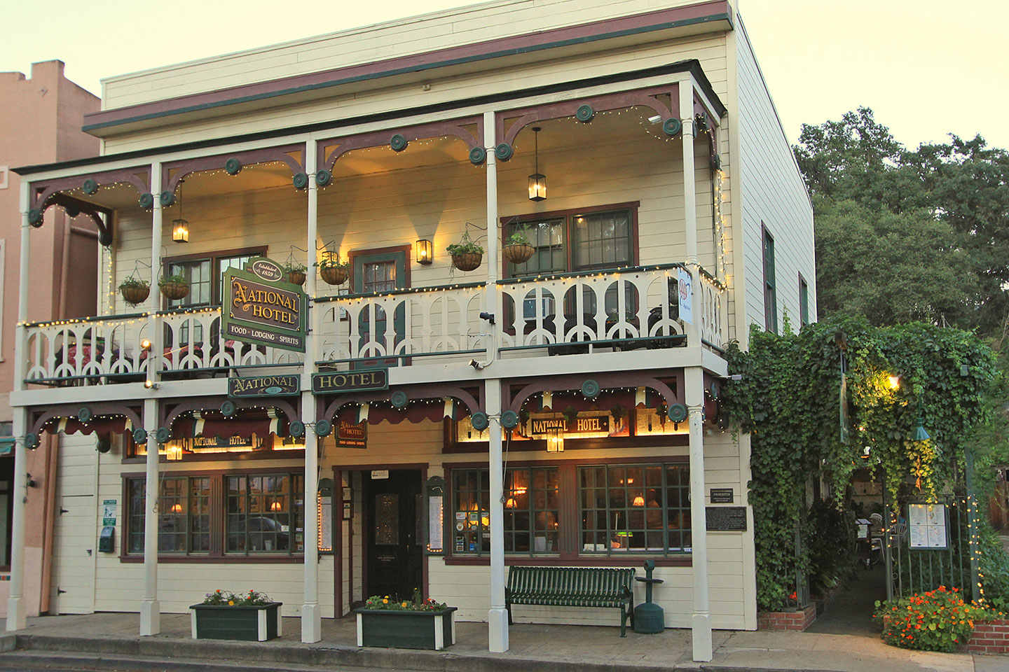 Book a Spooky Stay at One of California’s Historic, Haunted Hotels CABBI