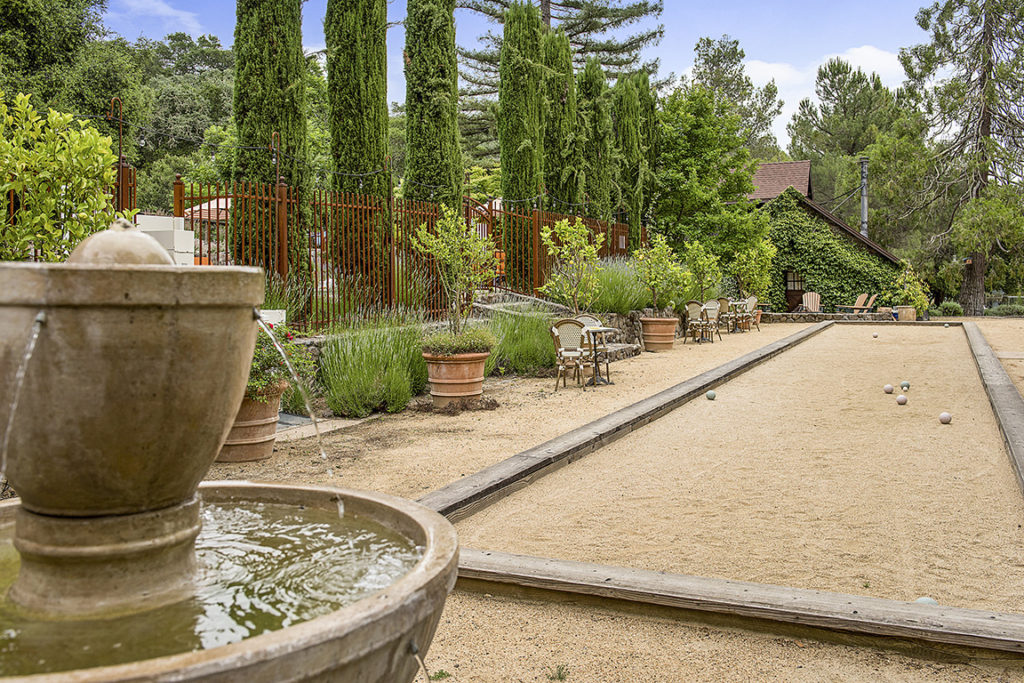 Bocce ball court at Vignoble House Bed & Breakfast