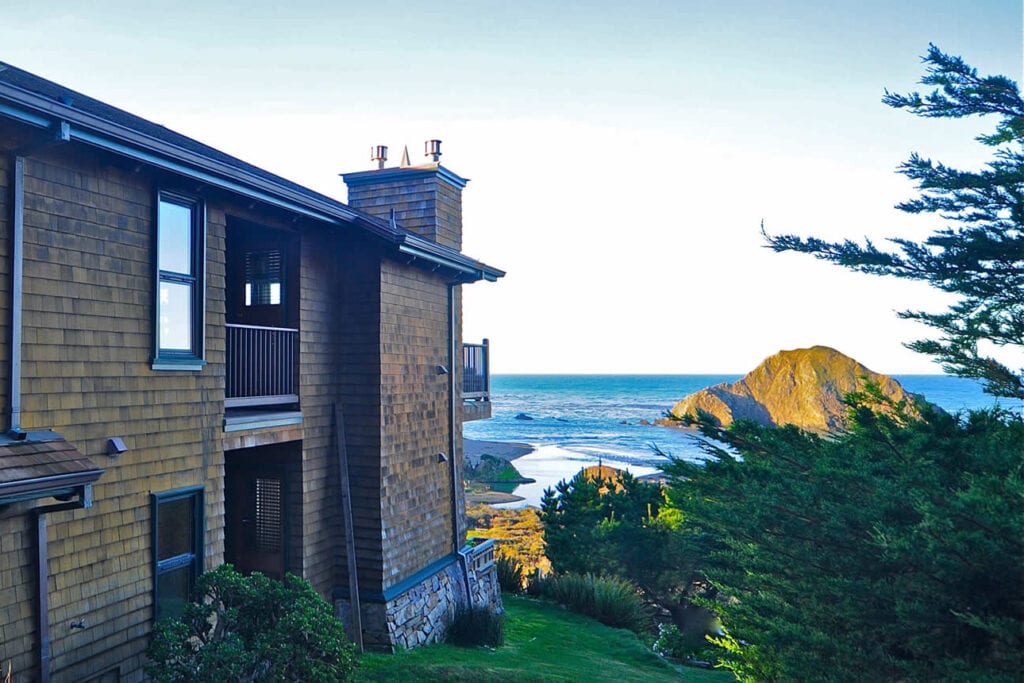 Oceanfront suites at Elk Cove Inn & Spa