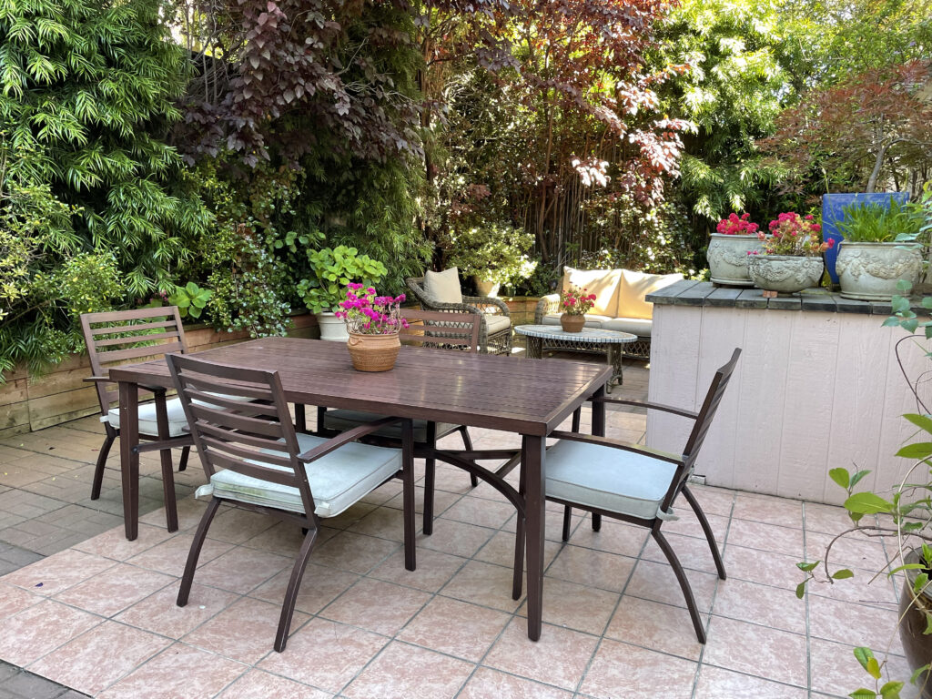 Backyard garden seating at Inn San Francisco