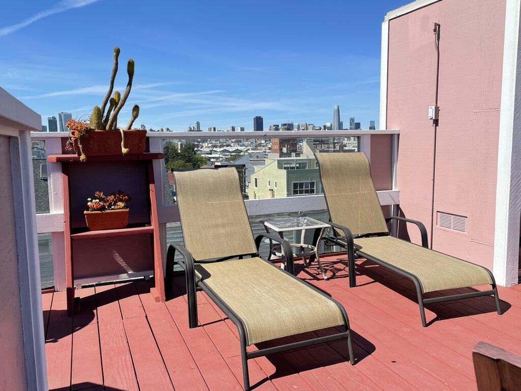 Rooftop sun deck at Inn San Francisco