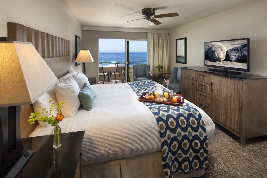 Cambria Landing guest room