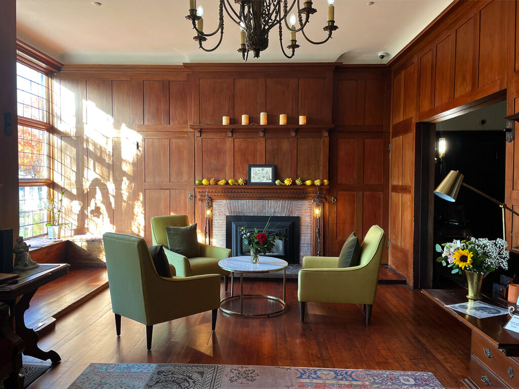 Living room of the Cedar Gables Inn