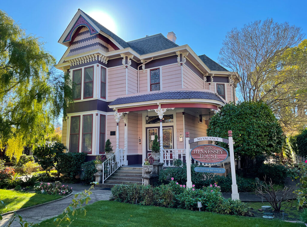 Hennessey House Bed and Breakfast Inn exterior