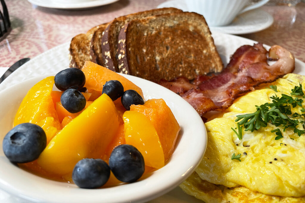 Breakfast at Arroyo Vista Inn