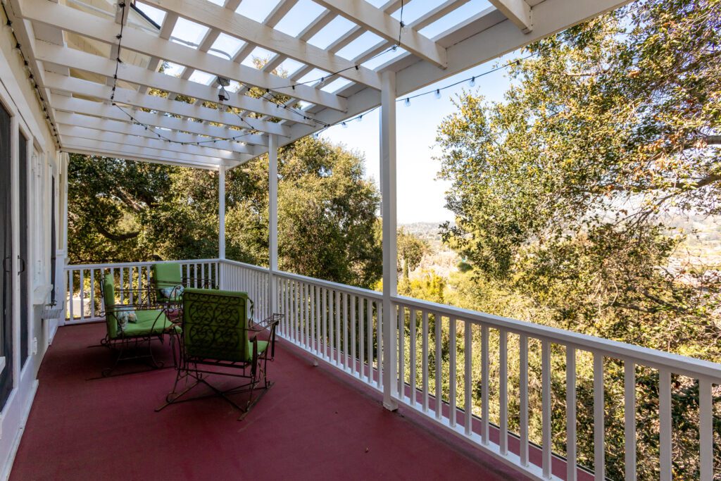 Second floor balcony at Arroyo Vista Inn