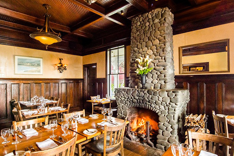 The dining room of the MacCallum House Inn