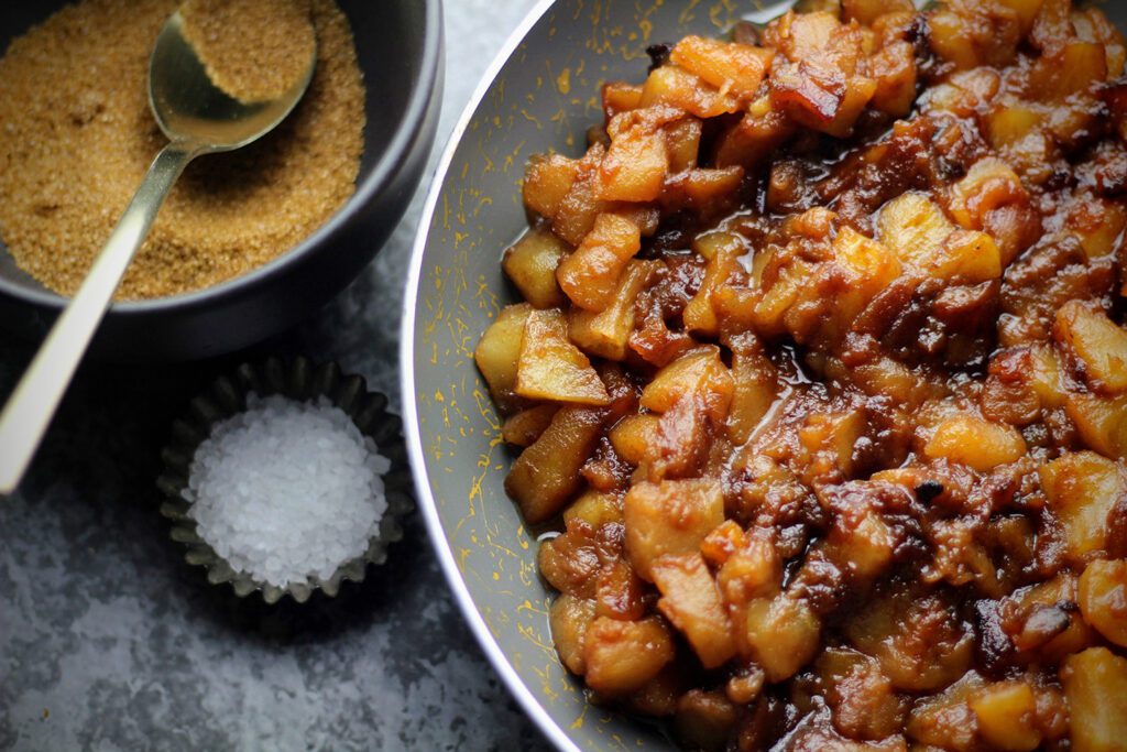 Caramelize apples with butter, brown sugar, cinnamon, and a little saltCaramelize apples with butter, brown sugar, cinnamon, and a little salt