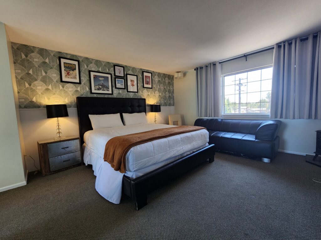 Luxury King room at Cinnamon Bear Inn