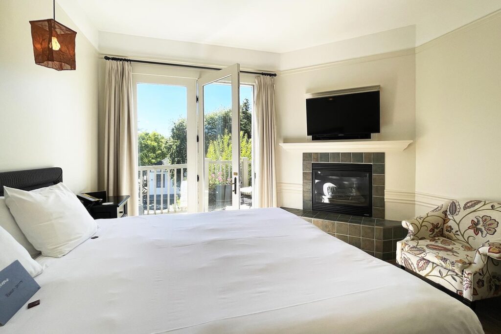 Guest room at Inn at Sonoma