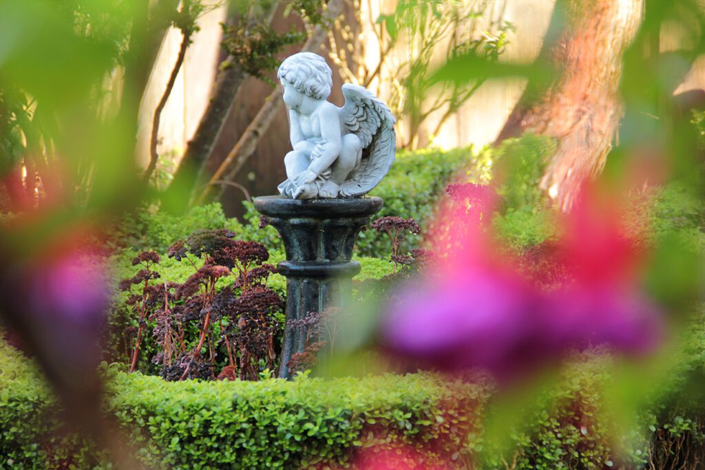 Garden detail at Gingerbread Mansion Inn