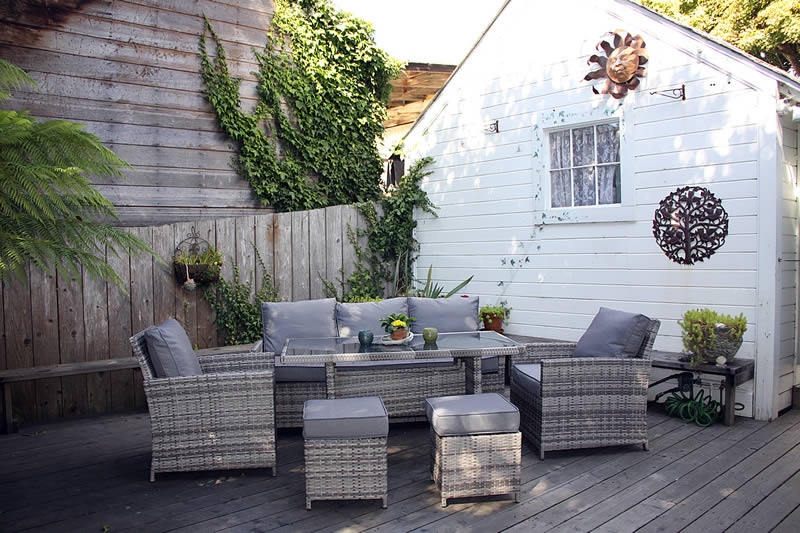 Patio seating at Seagull Inn Bed & Breakfast