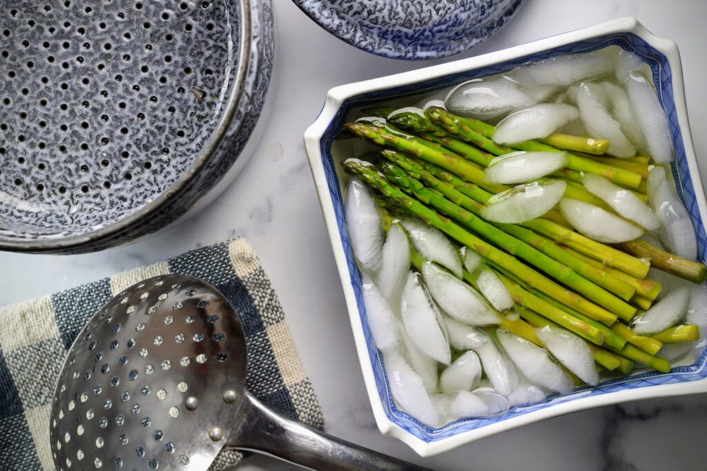 Asparagus in a bowl of ice water