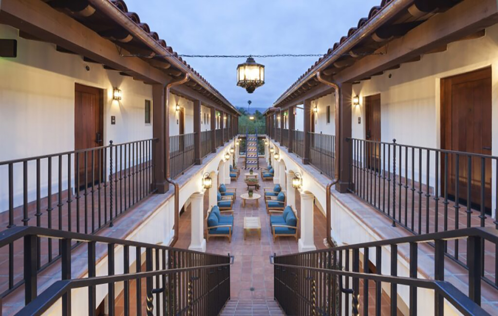 Courtyard of La Playa Inn