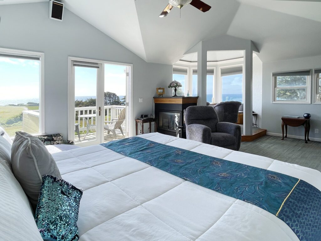 Penthouse Suite at Mendocino Seaside Cottage
