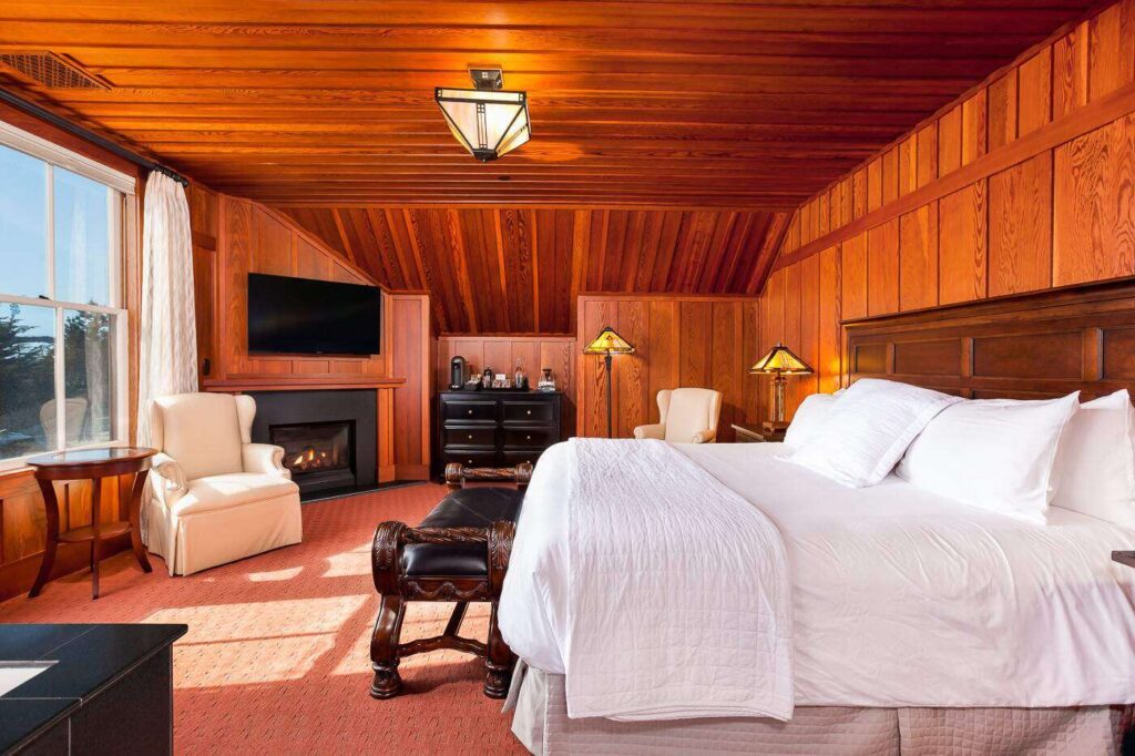 King guest room at Noyo Harbor Inn
