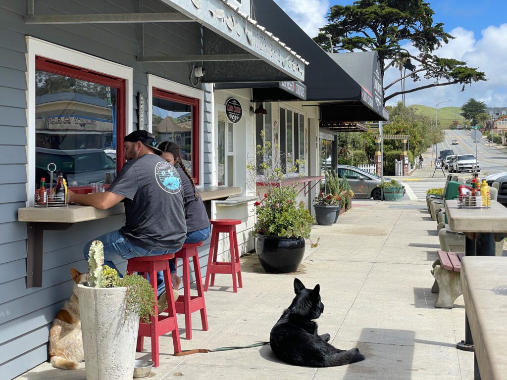 Outdoor dining at Duckie's Chowder House in Cayucos