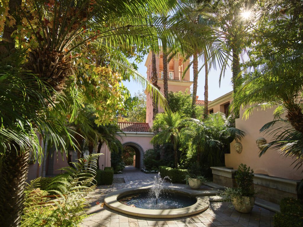 fountain and exterior of Hotel Bel-Air