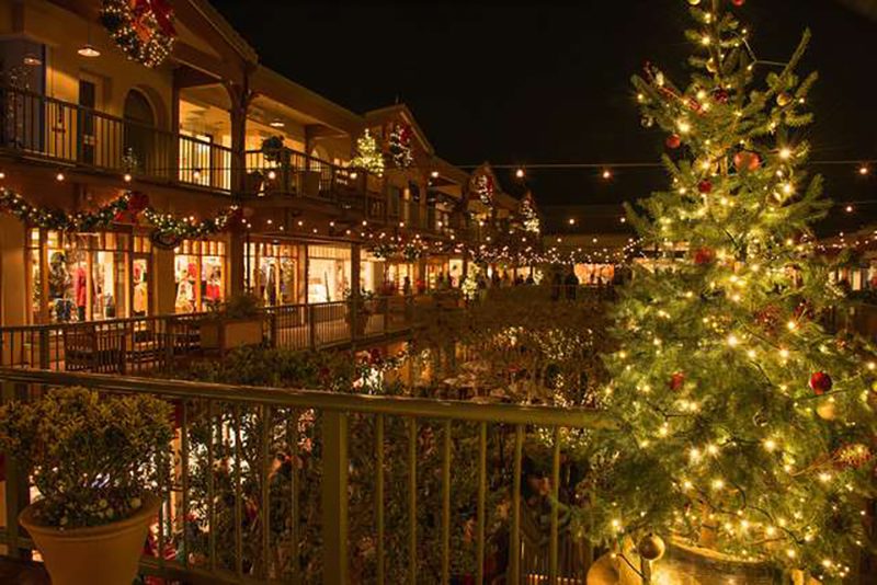 Carmel Plaza decorated for the holidays