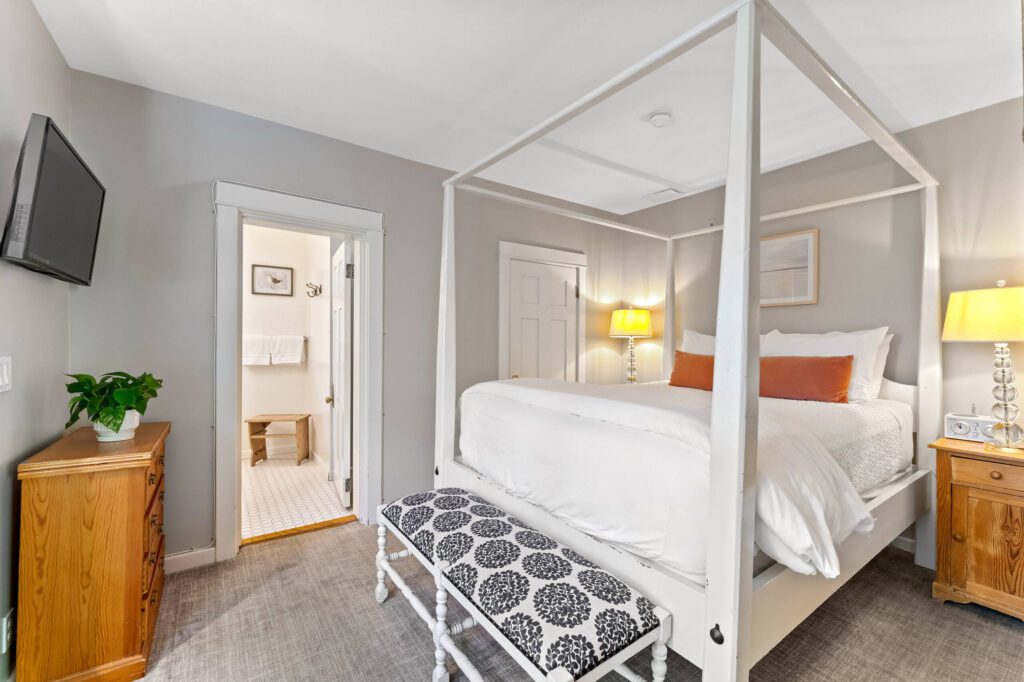 Channel Road Inn Queen Suite