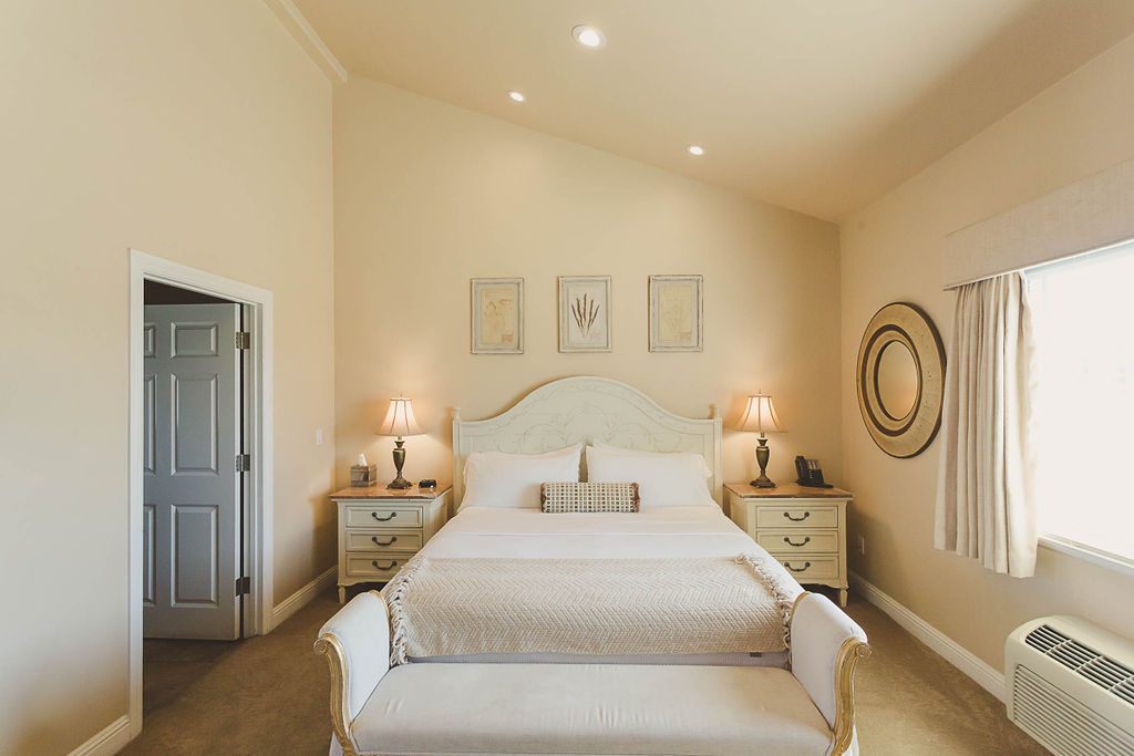Guest room at Bella Notte Inn