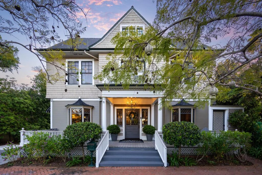 Exterior of the historic De La Vina Inn